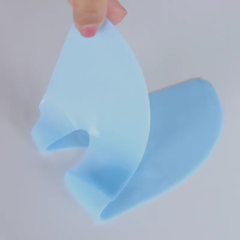 maschera-al-collagene-coreana-blu-test-di-flessibilità Espositore per maschere al collagene coreano CALLA blue, fornitore di maschere per il viso con marchio privato (OEM)