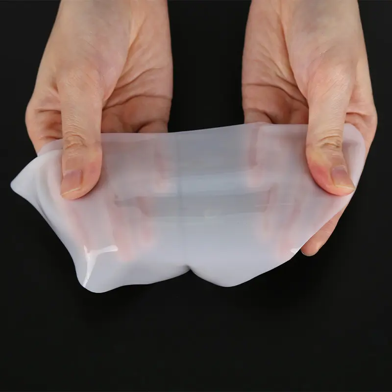 collagen-chest-mask-stretch-texture-calla Flexible collagen chest mask by CALLA for private label OEM use, soft hydrogel texture