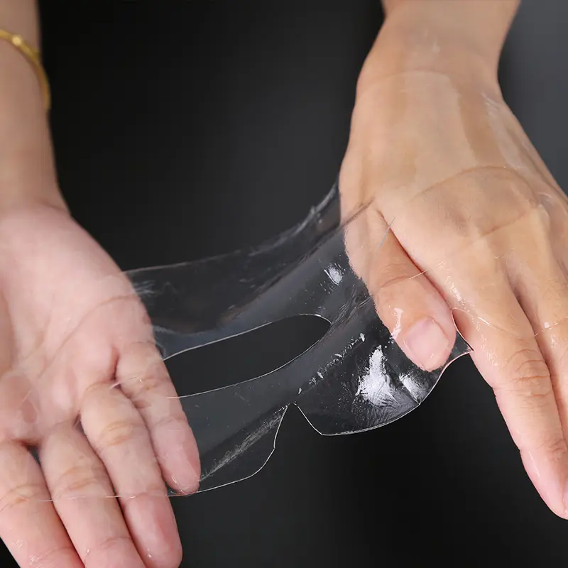 calla-clear-face-mask-hand-closeup CALLA clear face mask transparent gel mask close-up in hand, moisturizing and smoothing facial care B2B